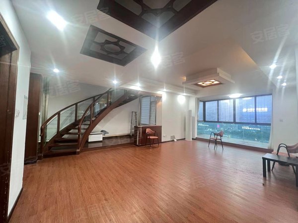 广州天河棠下骏景花园南向精装修复式  可办公出租房源真实图片