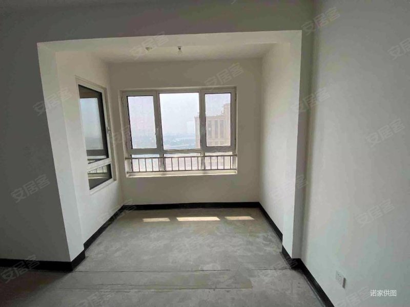 融创东岸名郡 交通便捷 近地铁 房龄新 朝南 电梯房