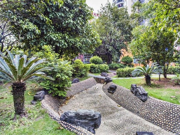 深圳坪山坪山香江花园(带的 六角大楼正对面)走路上班的小区 2房加一