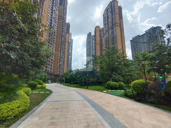 【多图】霖峰一号,凤岭北租房,霖峰一号 4室2厅2卫 配套齐全 电梯房