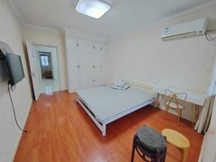 澄江福地步行街附近，两室拎包入住，价钱可谈看房有钥匙