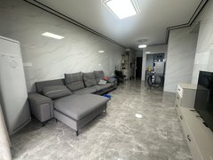 茂名高州潘州公园2300租大花园小区，次新净 3室2厅2卫 电梯房 精装修出租房源真实图片