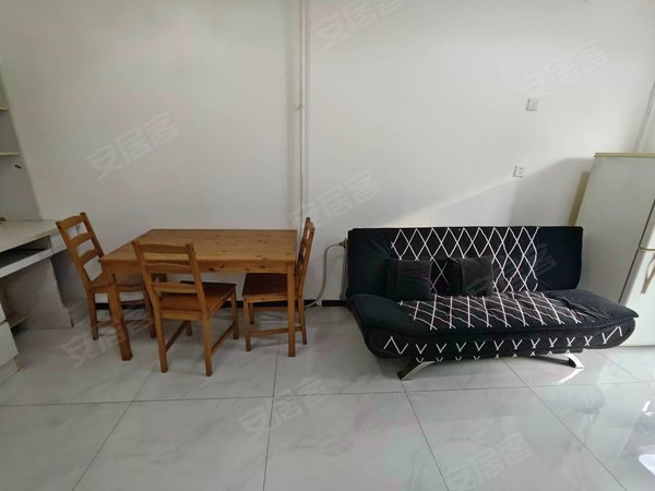 大连金州光明金湾路小区劳动局小区，包取暖物业，临近光明市场，瑞柏中心，中医院。出租房源真实图片