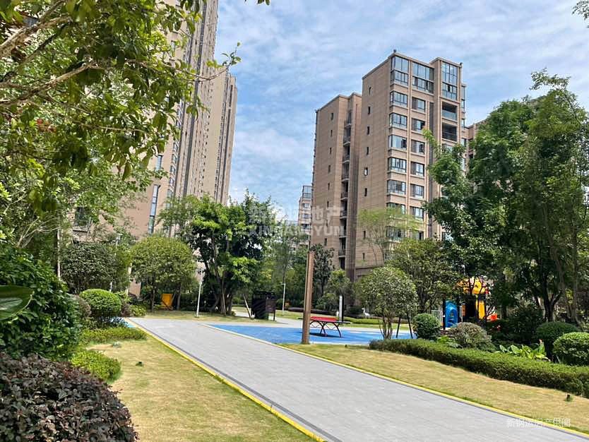 大足棠樾府931总高17层中间楼层公交便利