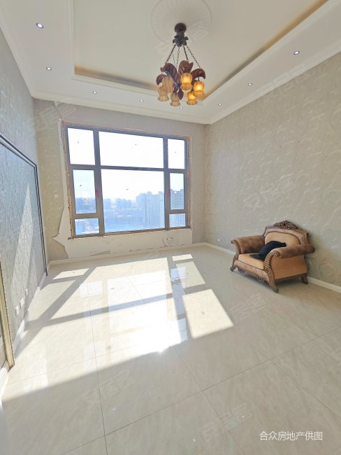 6米挑空大客厅轻轨四号线北方市场国商沃尔玛赛德广场