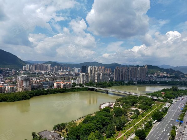 泉州南安南安市区中骏雍景湾中骏雍景湾,舒适江景大三房,配置齐全拎包