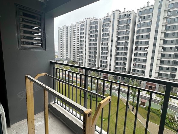 昆山巴城巴城兰亭大境花园兰亭大境花园 4室2厅2卫 南北通透 电梯房