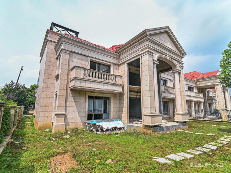 康帝庄园独栋,小区有两套在售装修毛坯各一,好房源多只要您需要