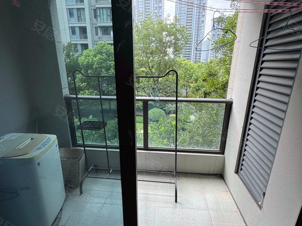 海宁长安镇农发区中天钱塘玥2500车位出租，可以租半年出租房源真实图片