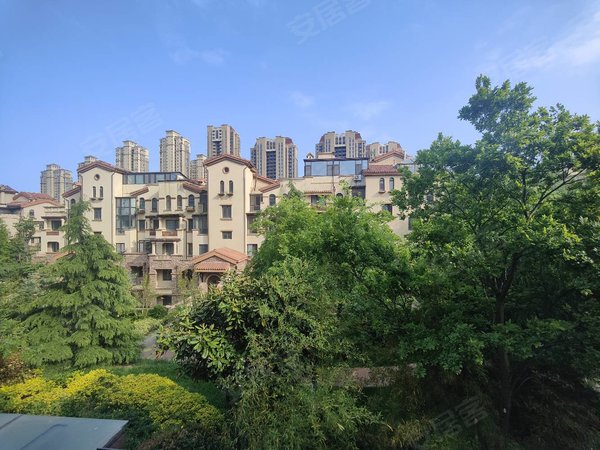 青岛黄岛薛家岛海尔山海湾海尔山海湾精装洋房 套三南北通透  家具