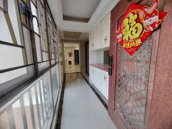 汕尾海丰县海城海悦名城天虹附近 海悦名城 电梯4房 高档装修 拧包