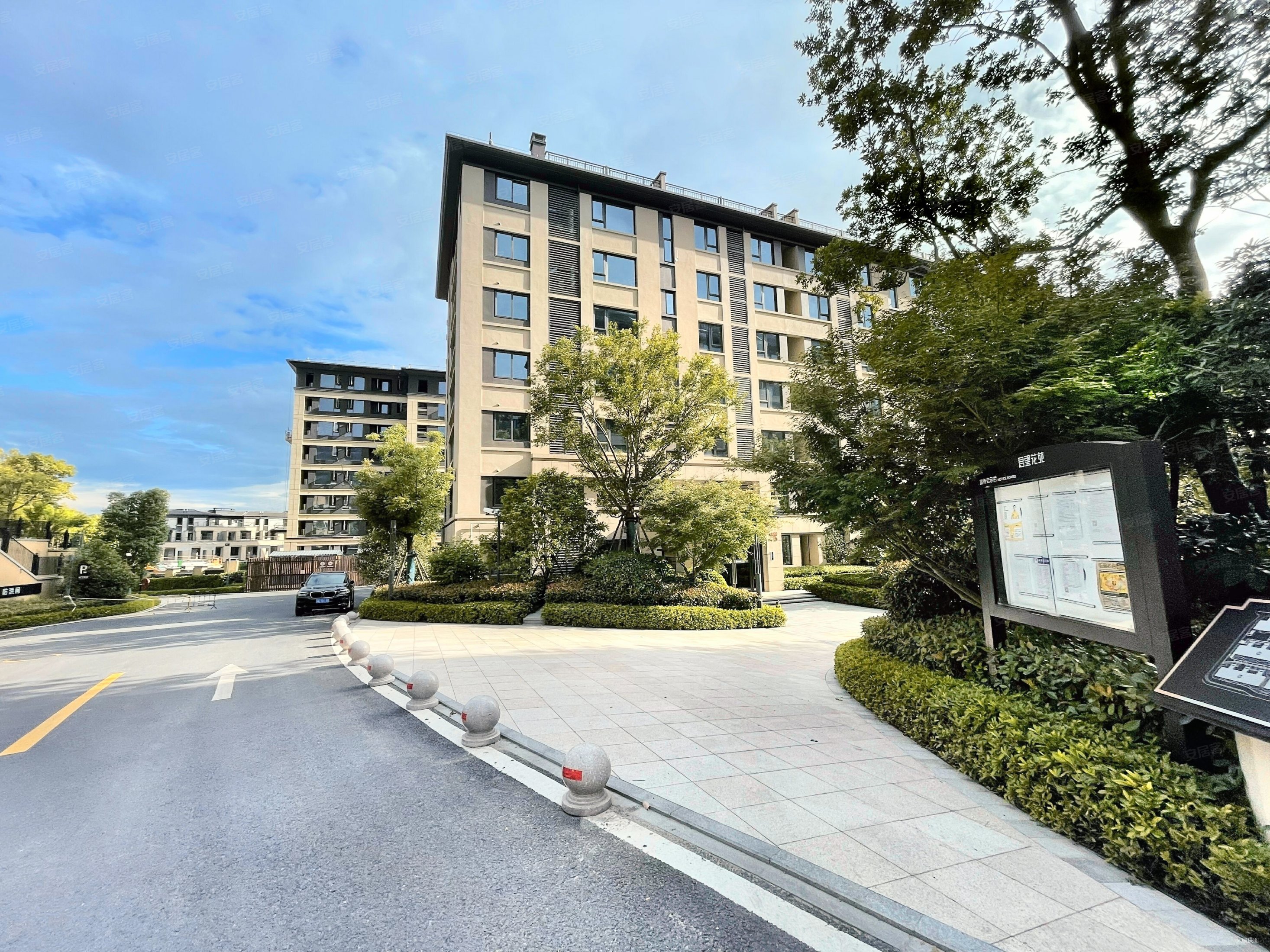 富阳东洲万科君望总高8层电梯洋房101平三房两卫148万