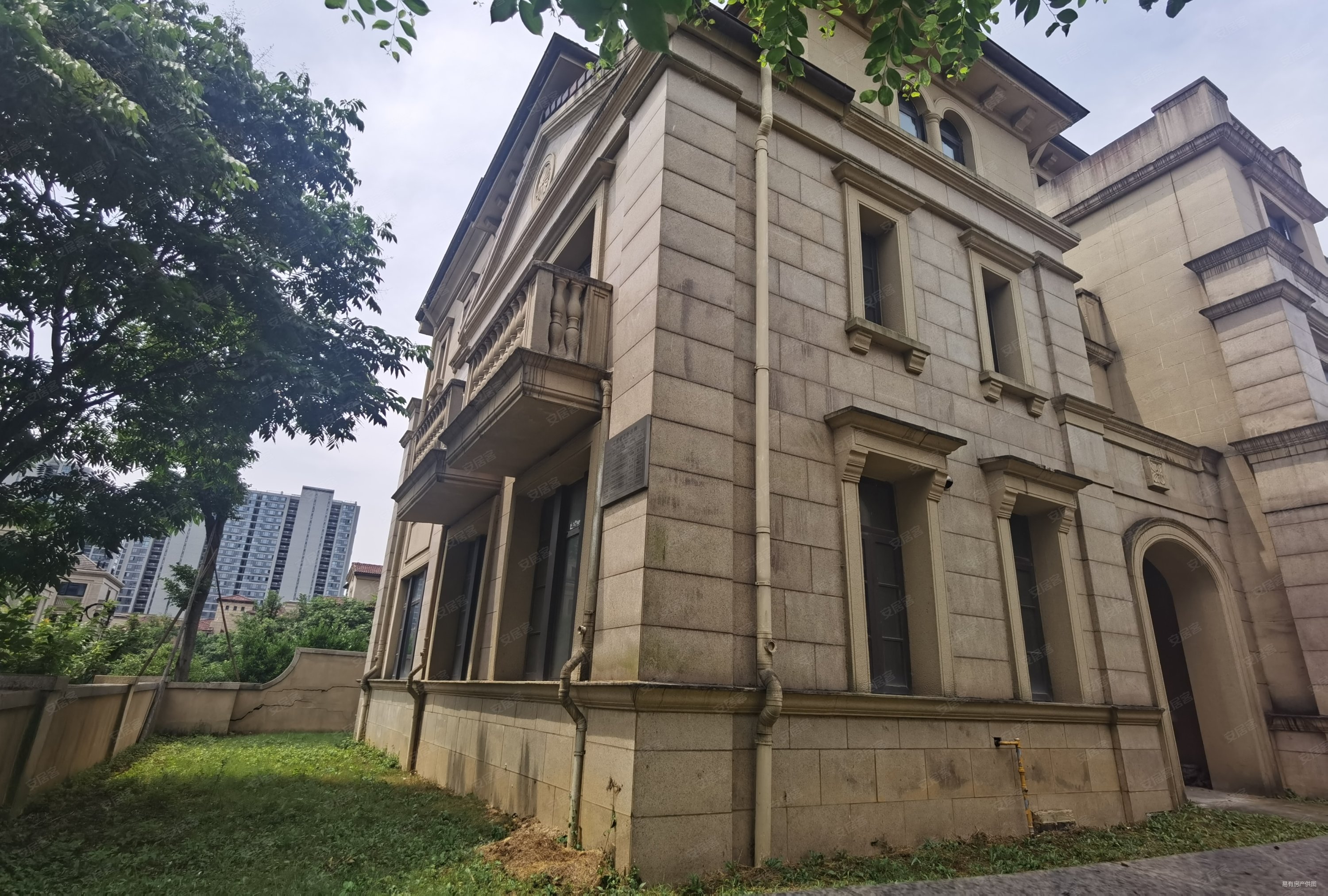 雍景山 法式排屋东边套 利用面积500方 带3个车位880万,九龙仓雍景山