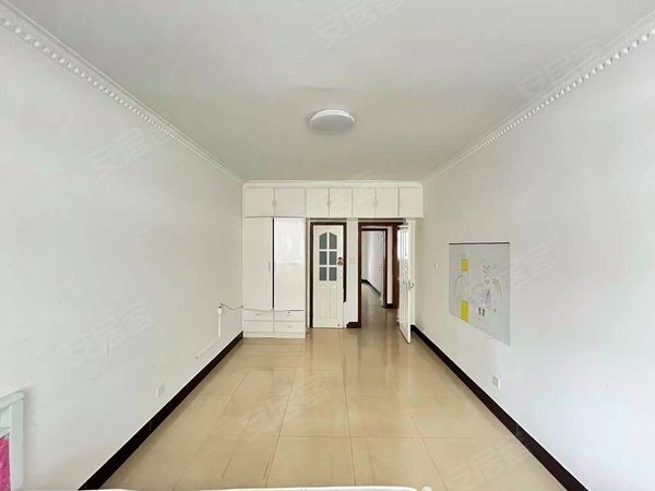 兰州城关东方红广场财政厅家属院(颜家沟)东方红广场 兰州一中附近 精装四楼 三室两厅两卫 随时看房出租房源真实图片