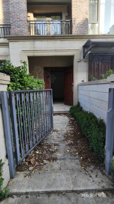 保利西山林语二期4室3厅4卫260㎡南北240万