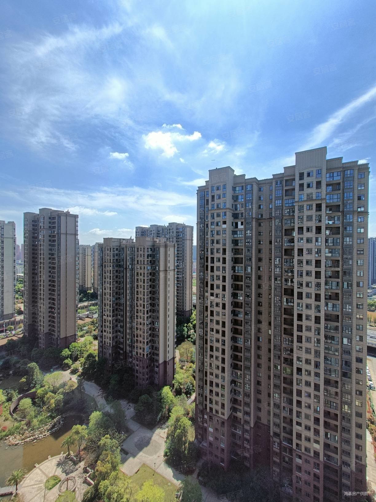 天兴翰林苑通透大三房带超大阳台全天阳光无挡下楼吾悦广场