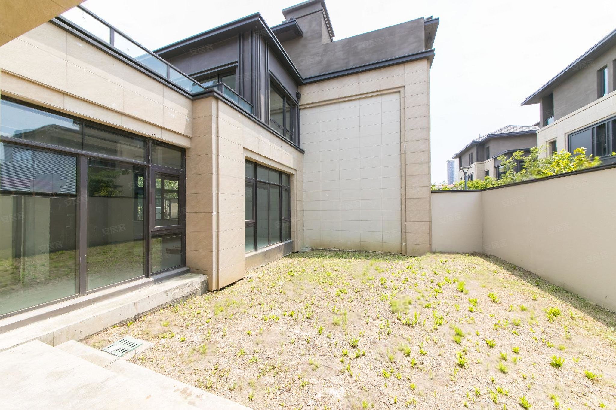 路劲太湖院子(别墅)5室2厅3卫392.22㎡南北1200万