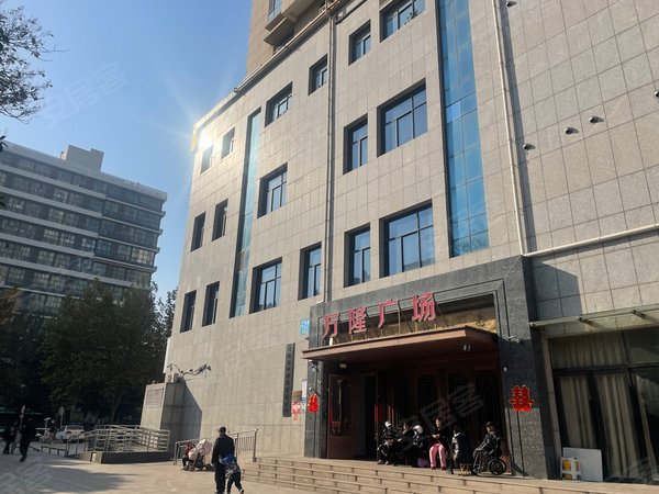 郑州中原秦岭路万隆广场近万达 10线地铁 双气免费暖气 精装一室一厅