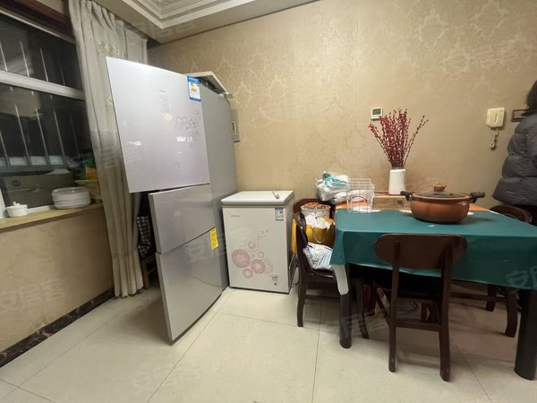 昌吉昌吉市华洋广场吉祥花园(长宁南路)吉祥花园(长宁南路) 3室2厅1卫 电梯房 122平出租房源真实图片