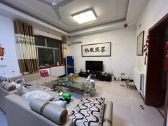 独院！东华小学南侧！拎包入住有暖气！门口可停一辆车！