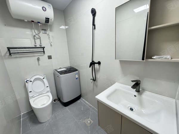 金华东阳东阳江北兴平东路115号楼人民路轻轨站 盛世豪门 落地窗一级空调 超大一室一厅带投影出租房源真实图片