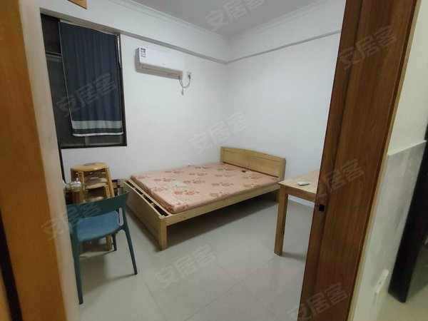 深圳龙华龙华深圳龙溪山庄地铁口100米精装居家舒适光线好出租房源