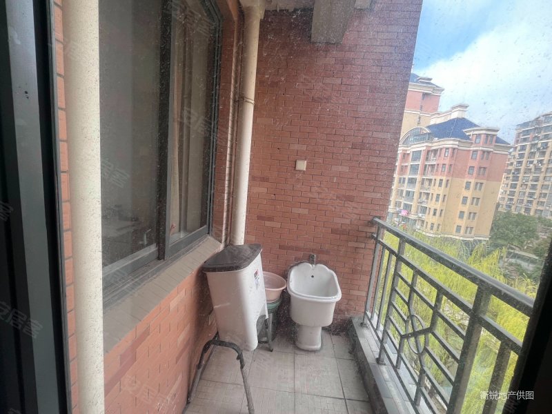 顶复新理想花园4房3卫满五少税费