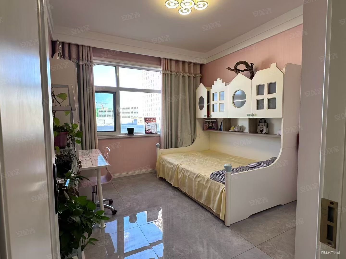 星河瑞城3室2厅2卫147㎡南北140万