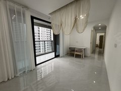 安吉递铺博瑞广场出租：九州附近春咏名苑 两室一厅一卫 朝南带阳台 家电齐全出租房源真实图片