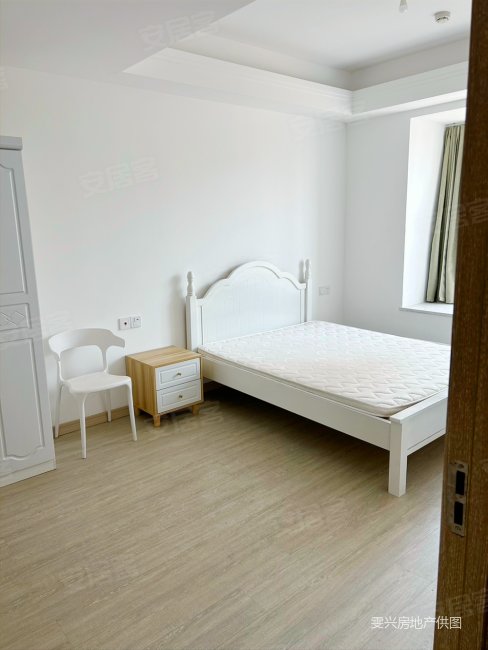 光谷一路,精装小三房,房东急售随时看房,光谷和昌城逸园二手房,164万