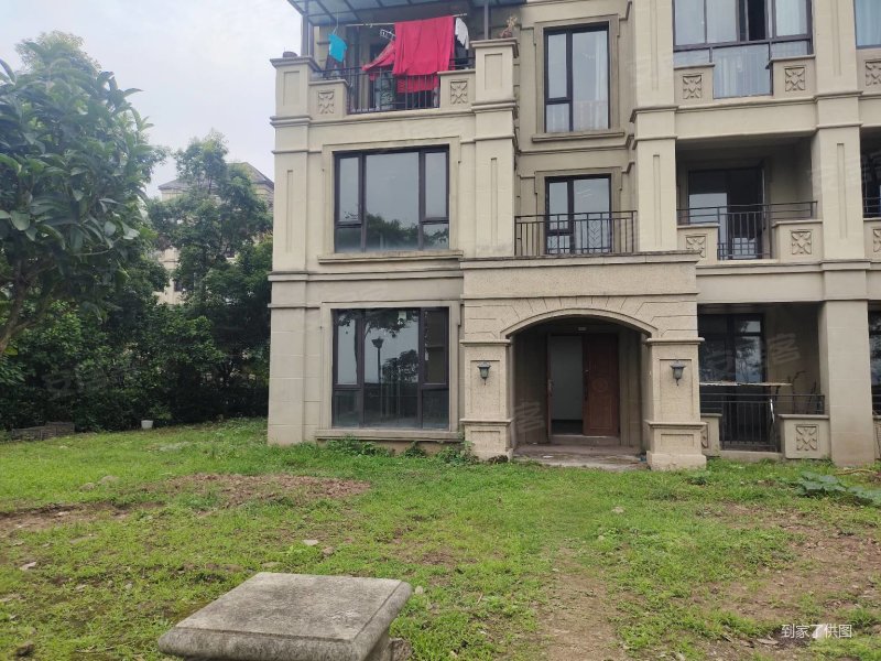 带300平的大花园 端户 带车位 价格可以谈 复地花屿城