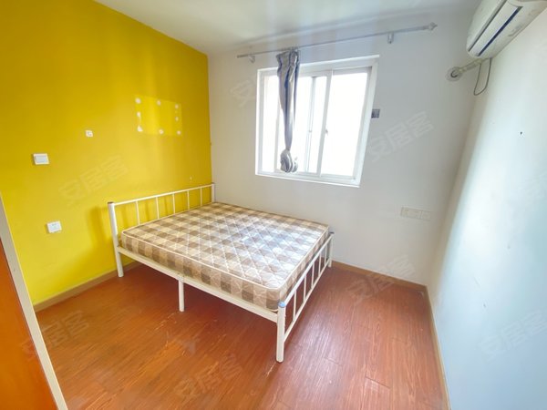 上海奉贤青村青港丽苑免600房租主卧 民用水电 阳面 可短租 押一付一