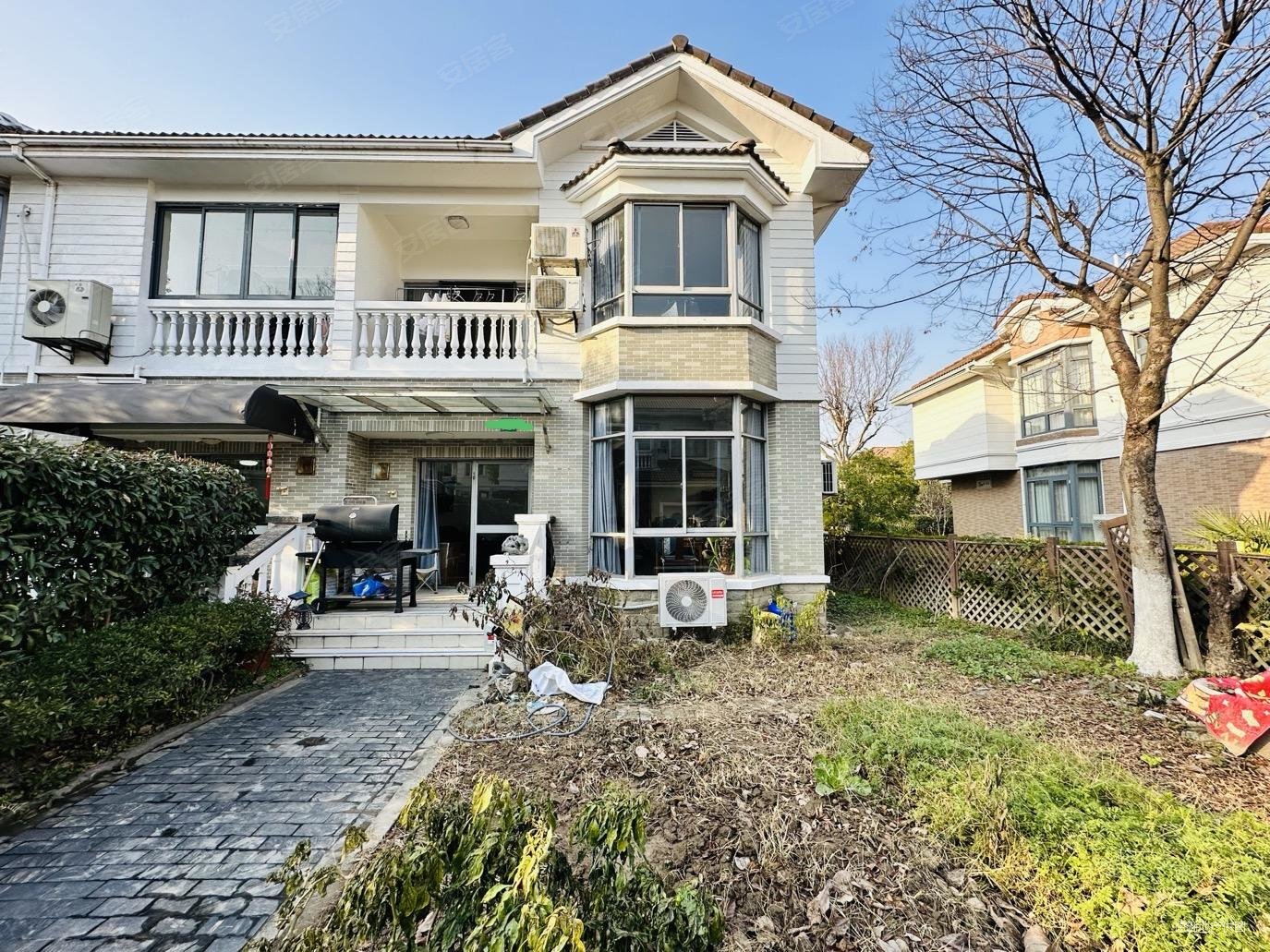 出行方便临地铁居住密度低纯别墅社区南花园看房有钥匙