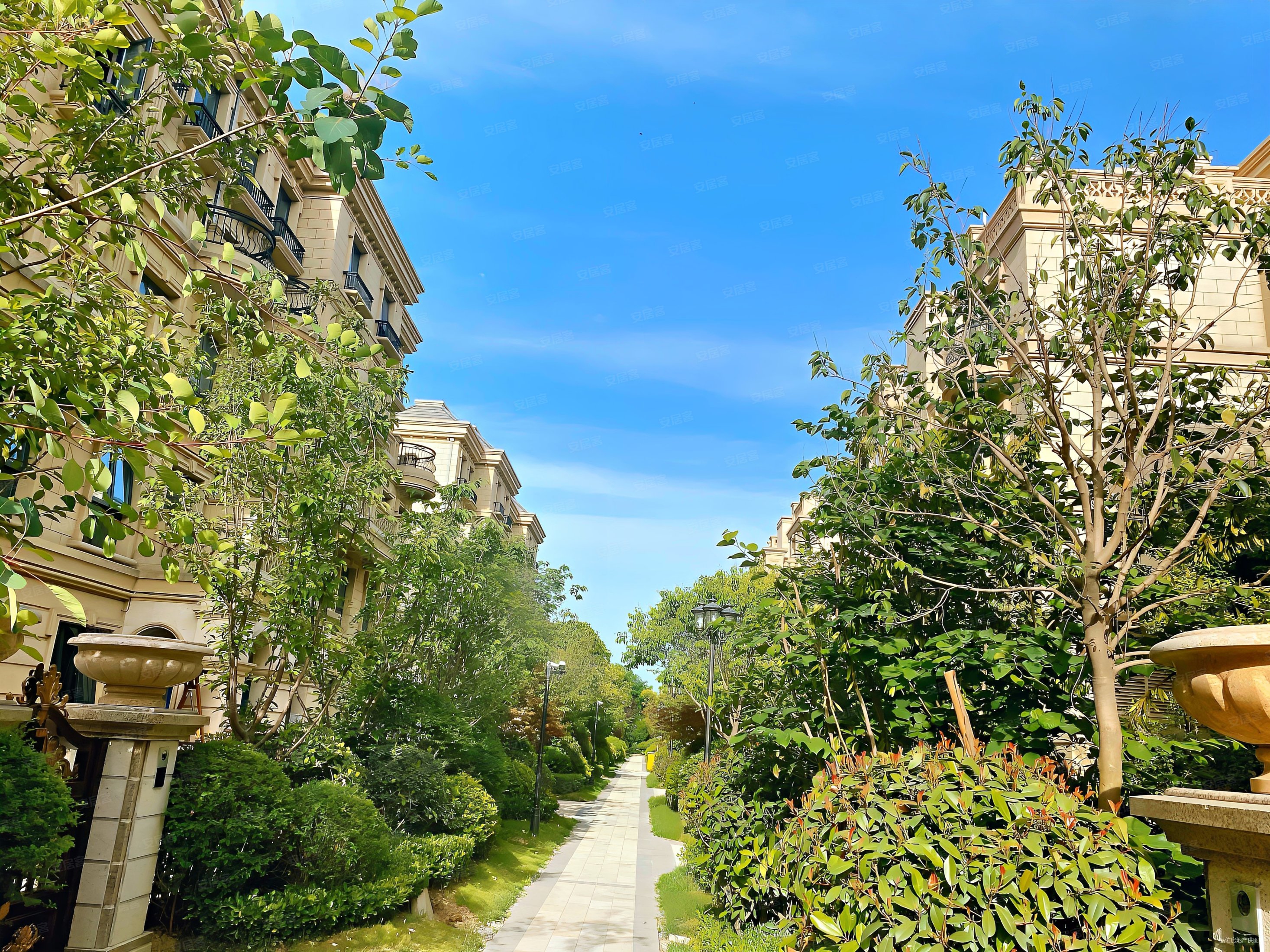 荣德河与墅 总高4层 上叠赠送露台 视野好 4室 双套房