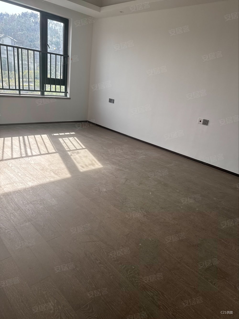 新城观山印 一楼带院子 精装 配点软装即可入住,新