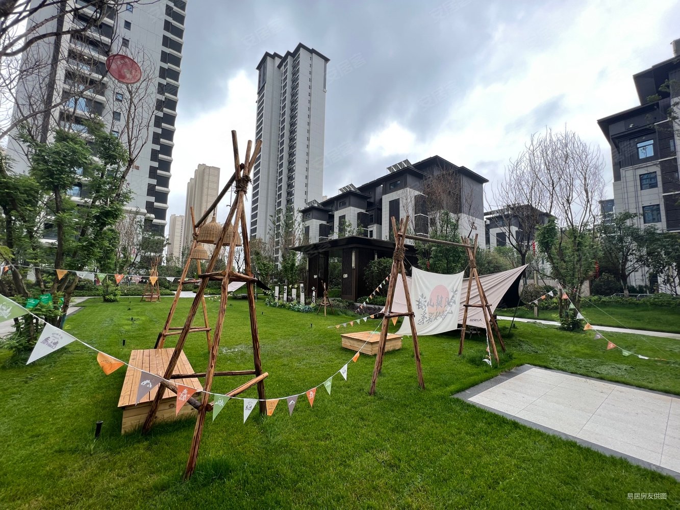 天地源兰樾坊4室2厅2卫154㎡南北242万