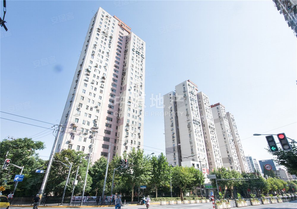 霍兰公寓2室1厅1卫84.03㎡南576万