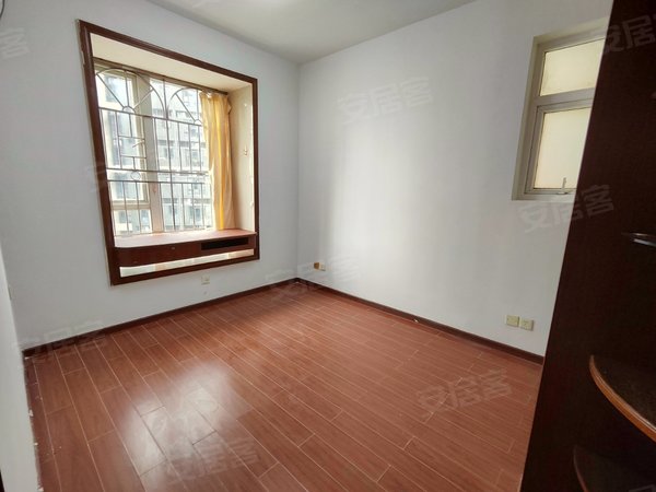 【多图】彩世界家园,布心租房,实拍彩世界家园 可看湖景 精装电梯4房