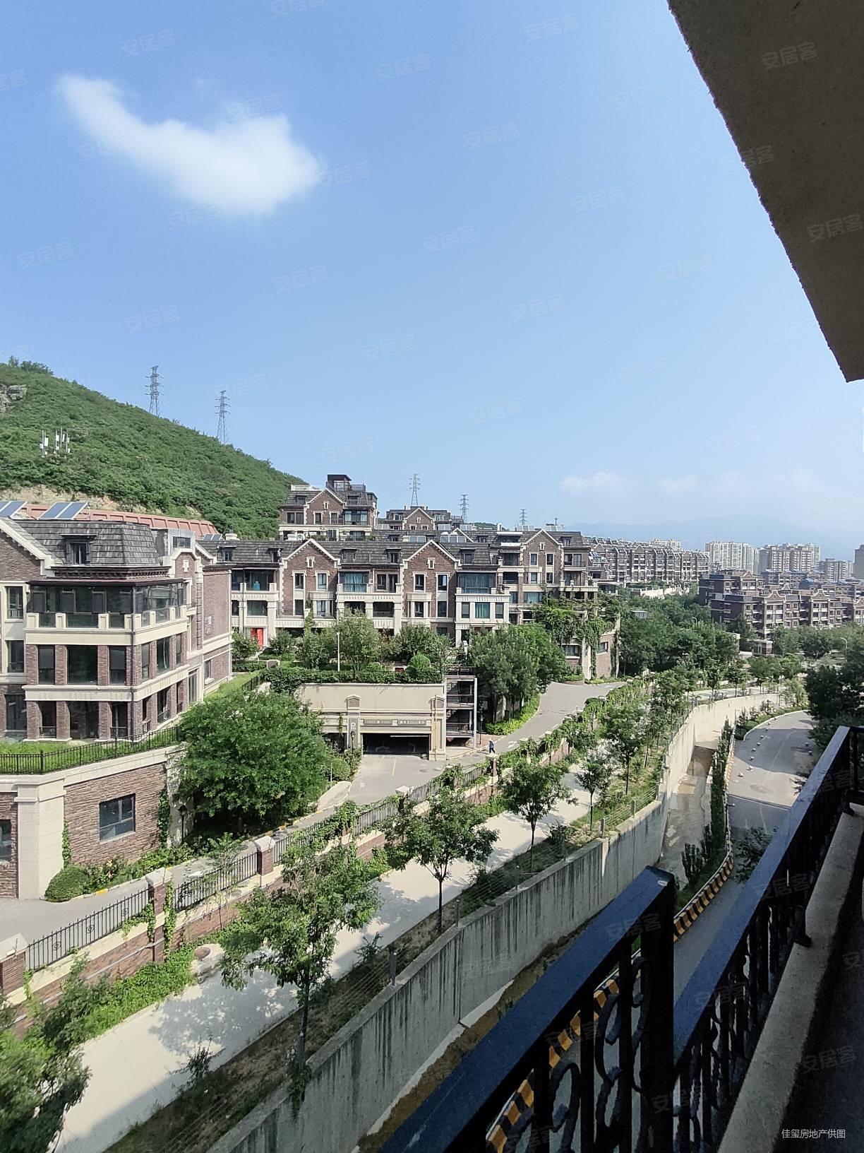 西山艺境8号院(别墅)4室2厅2卫168㎡南北678万