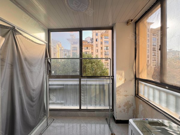 新明半岛 朝南一室一厅带阳台 包物业网络 近英才学校出租房源真实