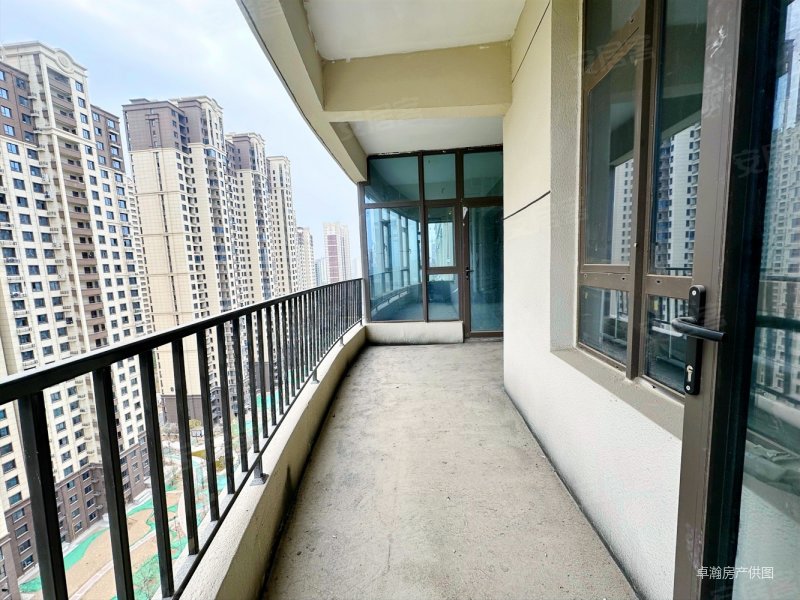 维多利亚翠景园4室2厅4卫390㎡南1000万