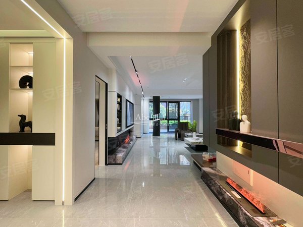 南湖租房,无中介费 w酒店 曲江南湖 金地广场 一楼带花园 金水湾,曲江