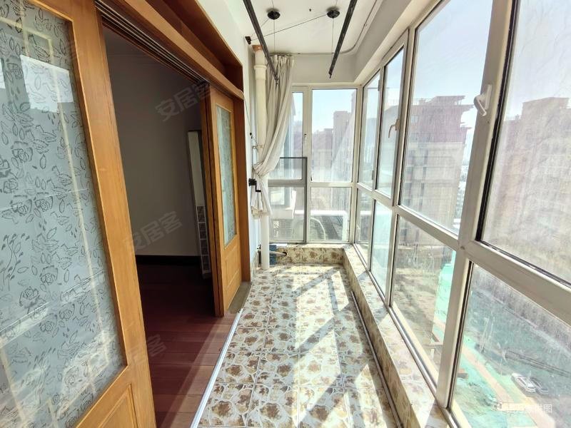 南辛庄改善大平层 前后落地大飘窗 车位挑高地下室,现代逸居二手房