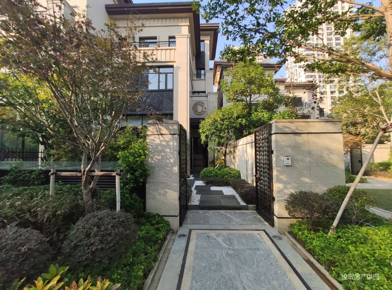 盛天悦景台御园(别墅)6室3厅5卫365㎡南北730万