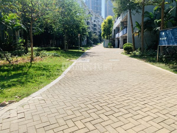 南宁兴宁东沟岭金源橘子郡金源橘子郡 电梯房 精装 3室 押二付一 87平