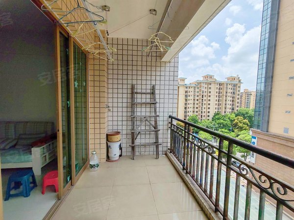 广州花都新区南航花园花都广场地铁口.3房精装拎包入住.