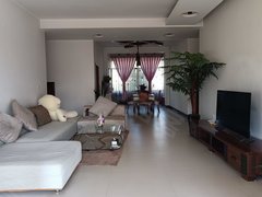 德宏芒市丰华路质检小区(芒市) 4室2厅2卫出租房源真实图片