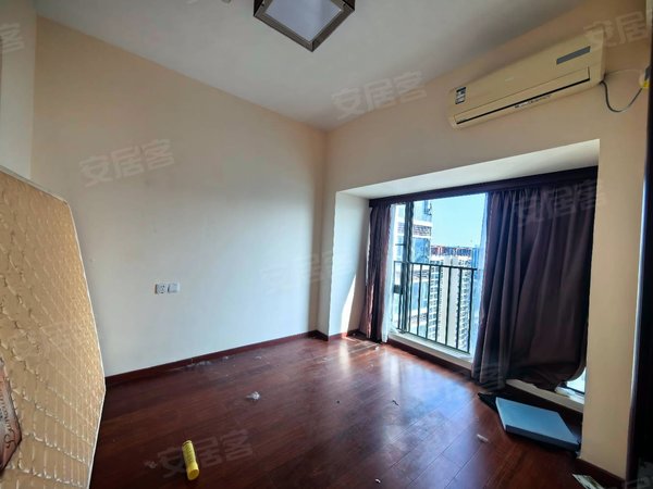 深圳龙岗横岗锦荟park六约地铁口锦荟四房南北通透,带部分家电出租