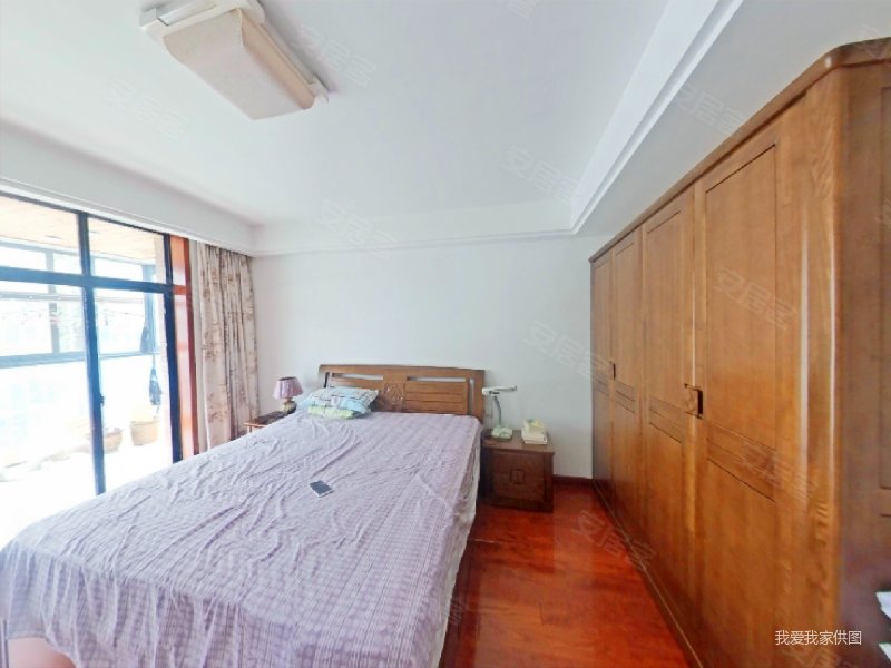 新世界花园4室2厅2卫212.2㎡南北1130万