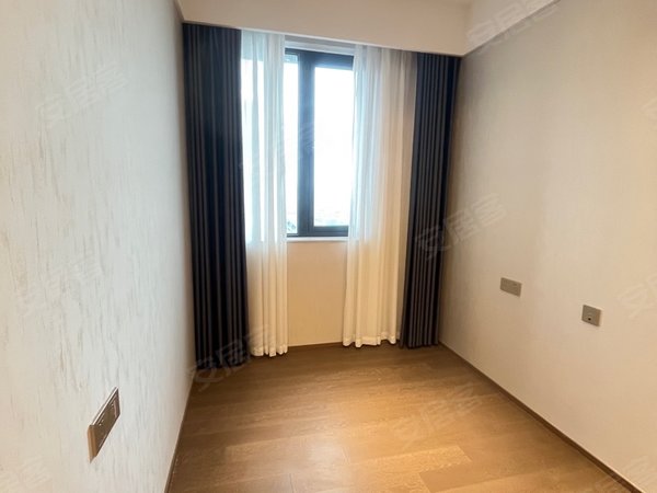 新昌阳光城碧桂园玺园玺园豪装3室2卫包物业包车位采光好湖景房出租